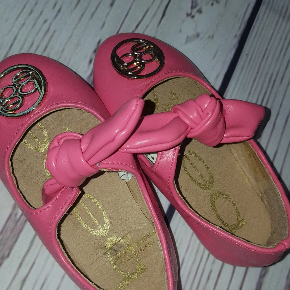 Girls size 6 Bebe slip on flats EUC